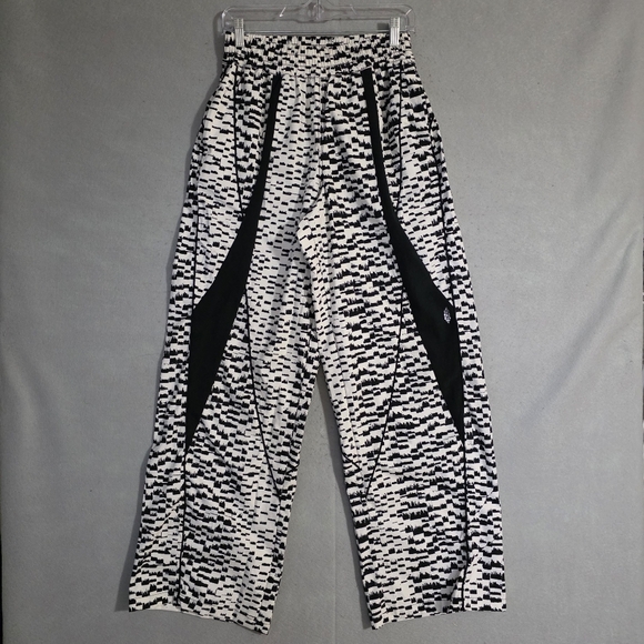 free people movement Pants - NWOT Free People Movement High Waosted Aces Printed Joggers Wide Leg Size XS